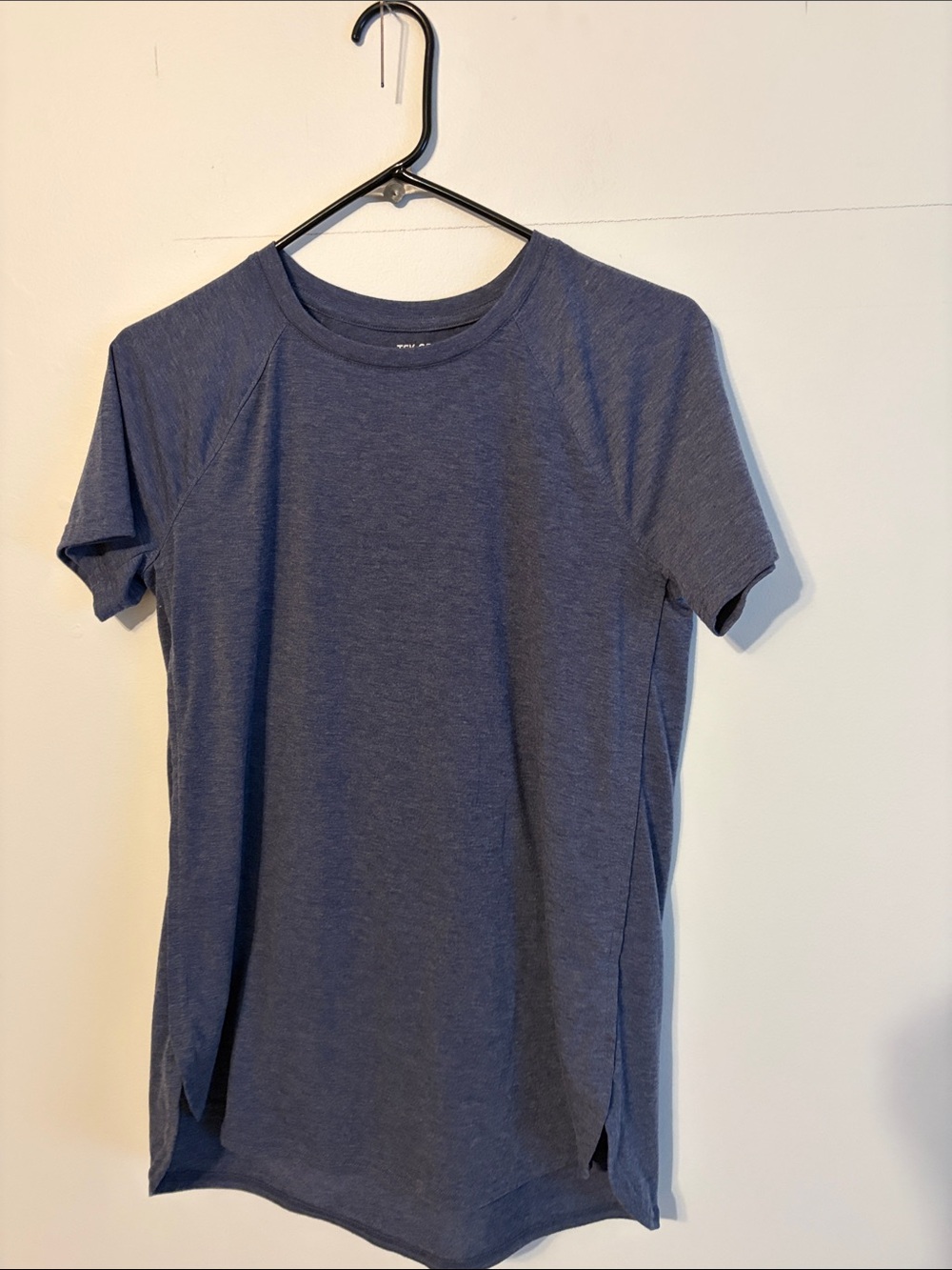 tek gear Women's Short Sleeve Crew Tee in Heather Navy. Small.